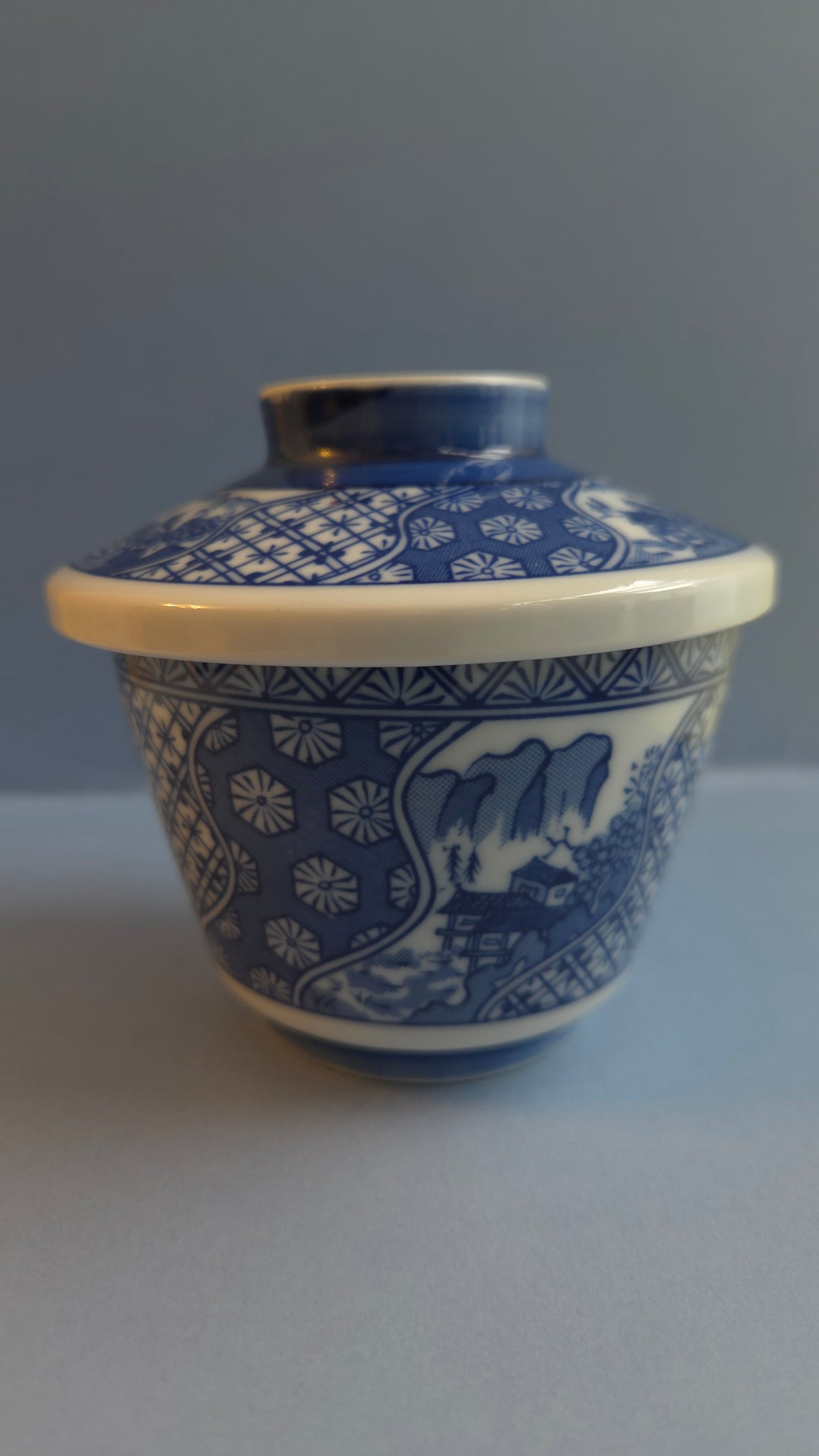 ＊作地未詳　白×青　花柄文様　茶碗蒸椀