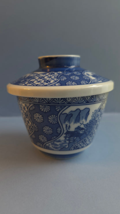 ＊作地未詳　白×青　花柄文様　茶碗蒸椀