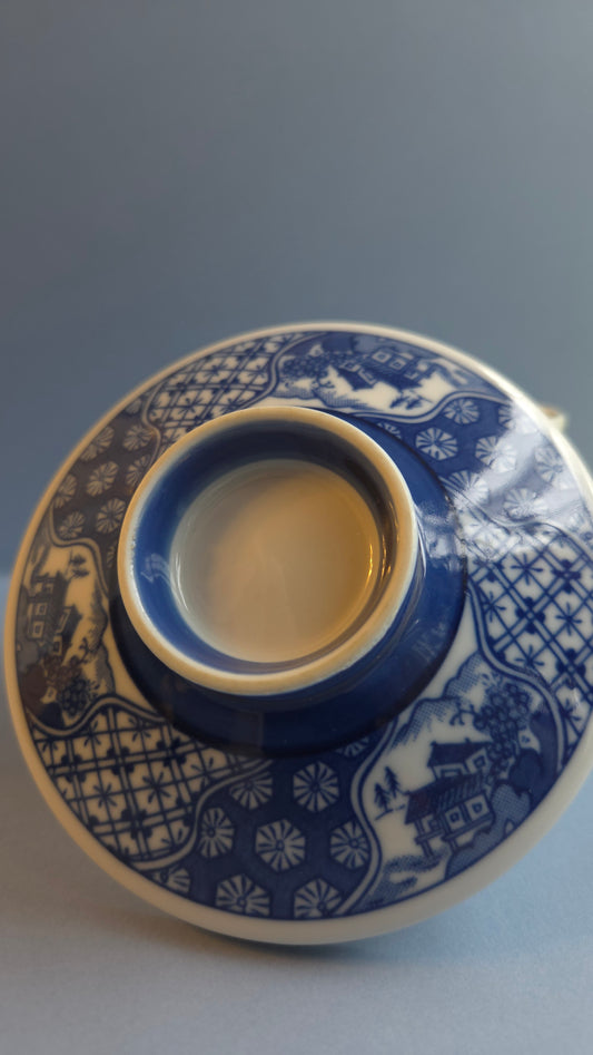 ＊作地未詳　白×青　花柄文様　茶碗蒸椀